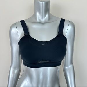 NWT!!! Nike sport bra size S Retail 68$